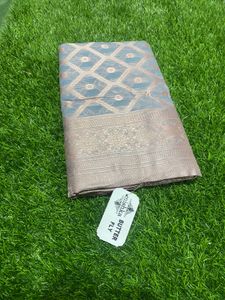 Cotton Saree With Golden Zari Work