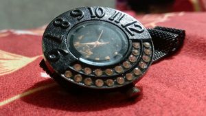 Black Wrist watch (Magnetic Wrist Bend )