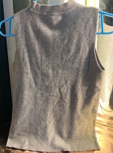 Sleeveless Gray Knit Top