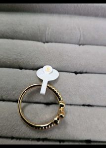Elegant Gold Ring Size 6