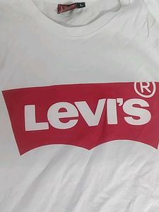 Levi&#39;s White Graphic Tee