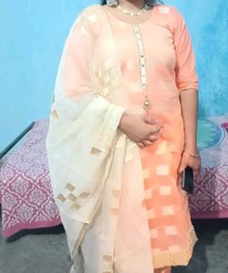 I am selling a kurta set.