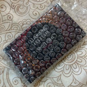 Lakme Absolute Spotlight Berry Martini Eyeshadow