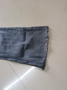 Stretchable Ripped Flare Jeans