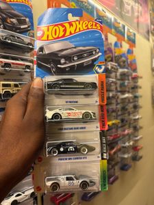 Hot Wheels Imported Porsche & Mustang Set