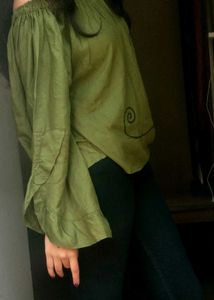 Olive Green 🍏 Cat Print Offshoulder Top