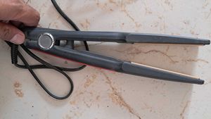 Nova Hair Straightener New Conditn Wrking Properly