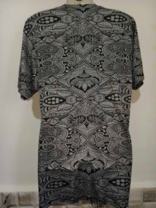 M/L Patterned T-Shirt Max Chest Size 42 inches