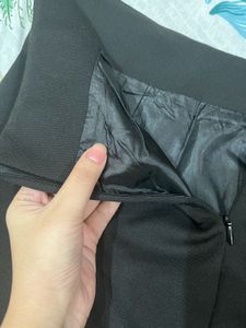 Chic Black Mini Skirt