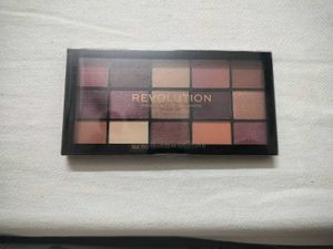 REVOLUTION Eyeshadow Palette