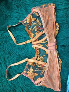 Floral Embroidered Bra💞