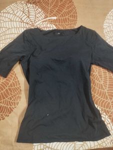 Black workout top with insole bra