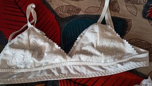 White panty bra set