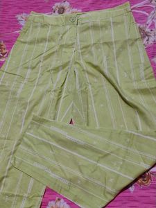 A Jio Pant Woman