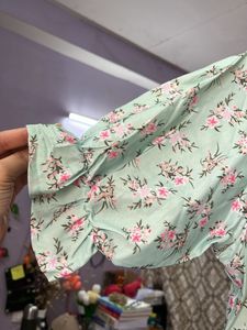 Floral Print Puff Sleeve Top