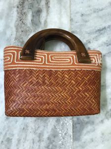 purse for festive look