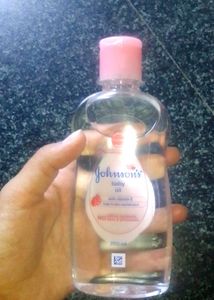 Johnson's Baby Oil (200ml)