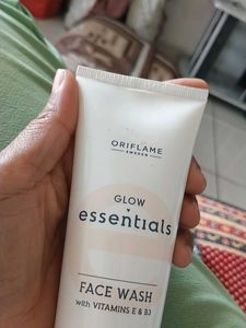 Oriflame Glow Essentials Face Wash
