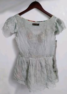 Han Ye Ben Se Floral Ruffled Sleeve Top