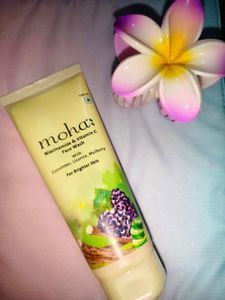 moha: Niacinamide &amp; Vitamin C Face Wash