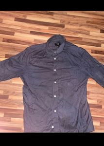 H&amp;M Branded Shirt But Used Length Is 26.5