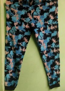 Funky Pattern Top lenght/34 hip/34