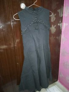 Black sleeveless midi dress