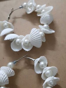 SEASHELL PEARL EARRINGS