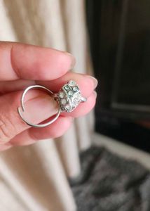 like new Sparkling Silver Tone Rings (Set of 4)