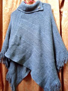 NEW 🆕 PONCHO GREY TOP