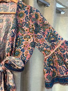 Beautiful Floral Tie Front Top, Bust-38/36