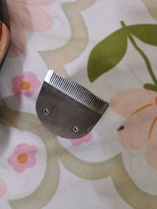 Geemy Trimmer With 3 Clippers