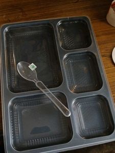 6 Disposable Packing Plates With Lids+spoons
