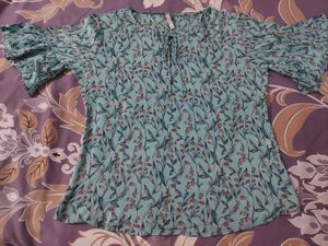 Floral Print Tie-Neck Top