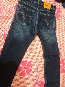 Levi&#39;s Dark Wash Jeans