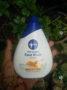 Nivea Milk Delights Face Wash