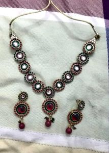 Multicolored round choker necklace