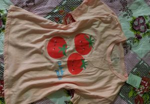 H&M Peach  Tee 🍅🍅