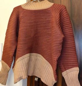 Stylish Two-Tone Knit Sweater