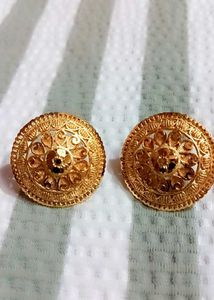 Beautiful Golden Studs🍁🥰