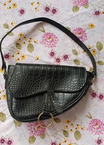 Chic Black Croc Embossed Shoulder Bag