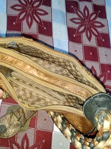 HANDBAG FOR WOMENS NICE CONDITIONS