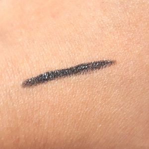 SUGAR Cosmetics Stroke Of Genius Heavy-Duty Kohl w