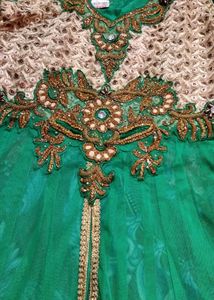 Green &amp; Gold Embellished Lahinga Coti Dupatta