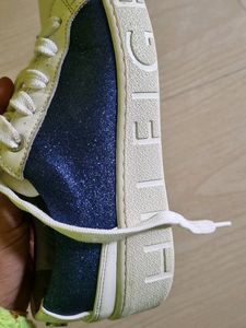 SALEl- Tommy Hilfiger converse