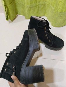 Trendy Black Boots