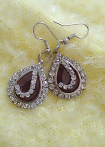 V shape neckpiece and drop earrings