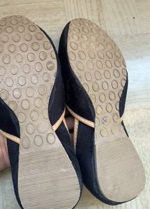 Embellished Black Velvet Juttis