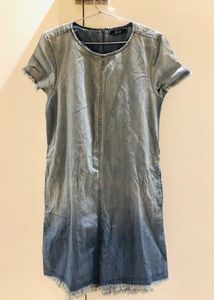 DENIM DRESS BY ELLE IN SIZE M