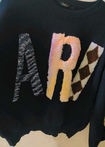 Stylish Black Sweatshirt